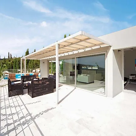 Sterna Villa *